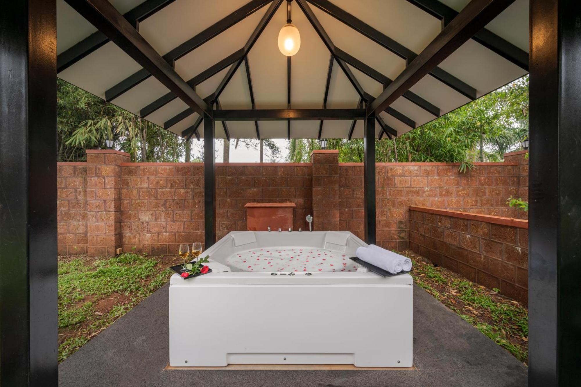 Saffronstays The Glasshouse, Panchgani - Beautiful Glass Villa For Couples Esterno foto
